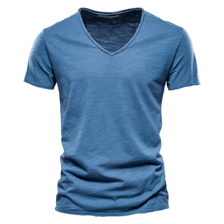 Blue short-sleeved V-neck T-shirt.